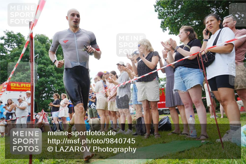 21.06.2026 - 29. Vierlanden-Triathlon LAZAROV Photography http://msf.ph/oto/9840745 21.06.2026 10:55:07 Schwimmen 97 meine-sportfotos.de