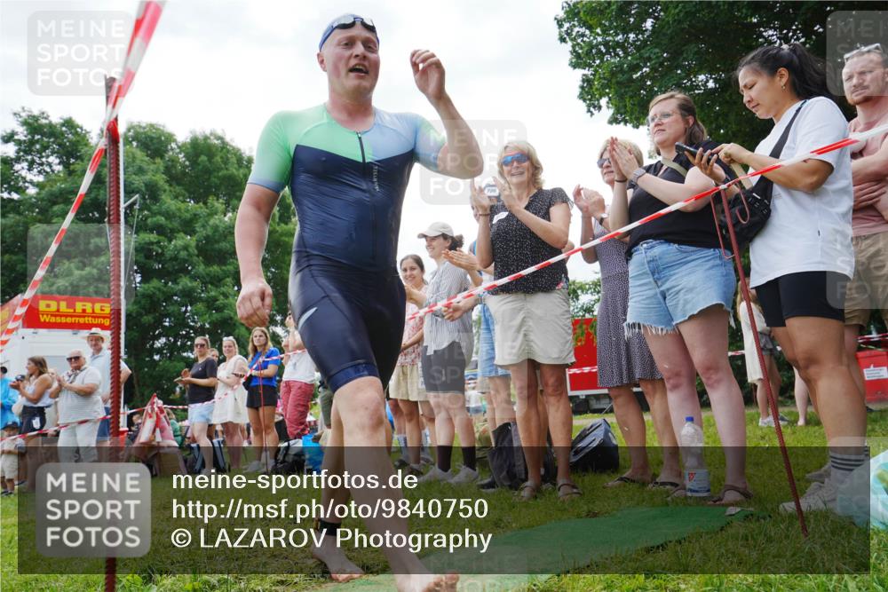 21.06.2026 - 29. Vierlanden-Triathlon LAZAROV Photography http://msf.ph/oto/9840750 21.06.2026 10:55:12 Schwimmen 97, 679 meine-sportfotos.de