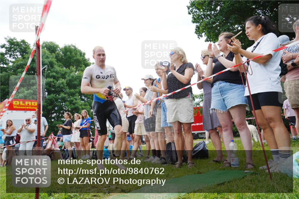 21.06.2026 - 29. Vierlanden-Triathlon LAZAROV Photography http://msf.ph/oto/9840762 21.06.2026 10:56:35 Schwimmen 654 meine-sportfotos.de