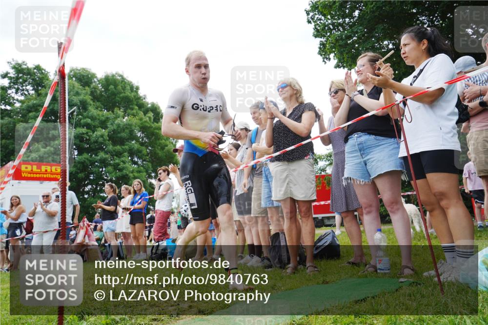 21.06.2026 - 29. Vierlanden-Triathlon LAZAROV Photography http://msf.ph/oto/9840763 21.06.2026 10:56:35 Schwimmen 654 meine-sportfotos.de