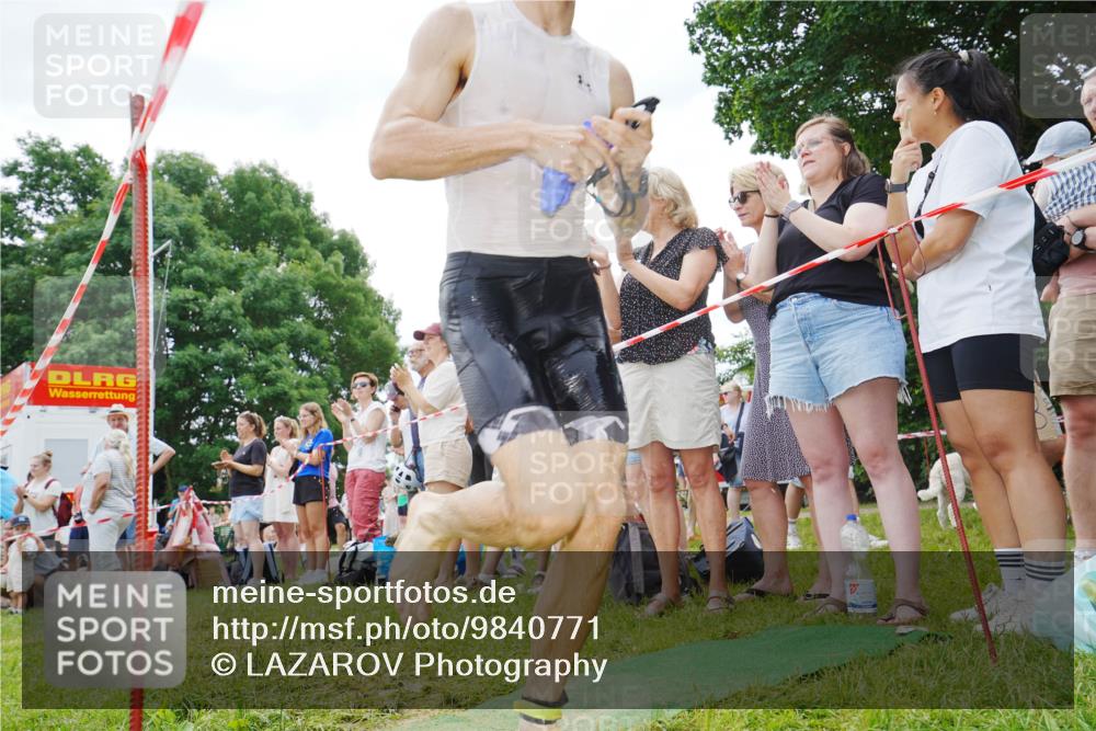 21.06.2026 - 29. Vierlanden-Triathlon LAZAROV Photography http://msf.ph/oto/9840771 21.06.2026 10:57:12 Schwimmen 726, 740 meine-sportfotos.de