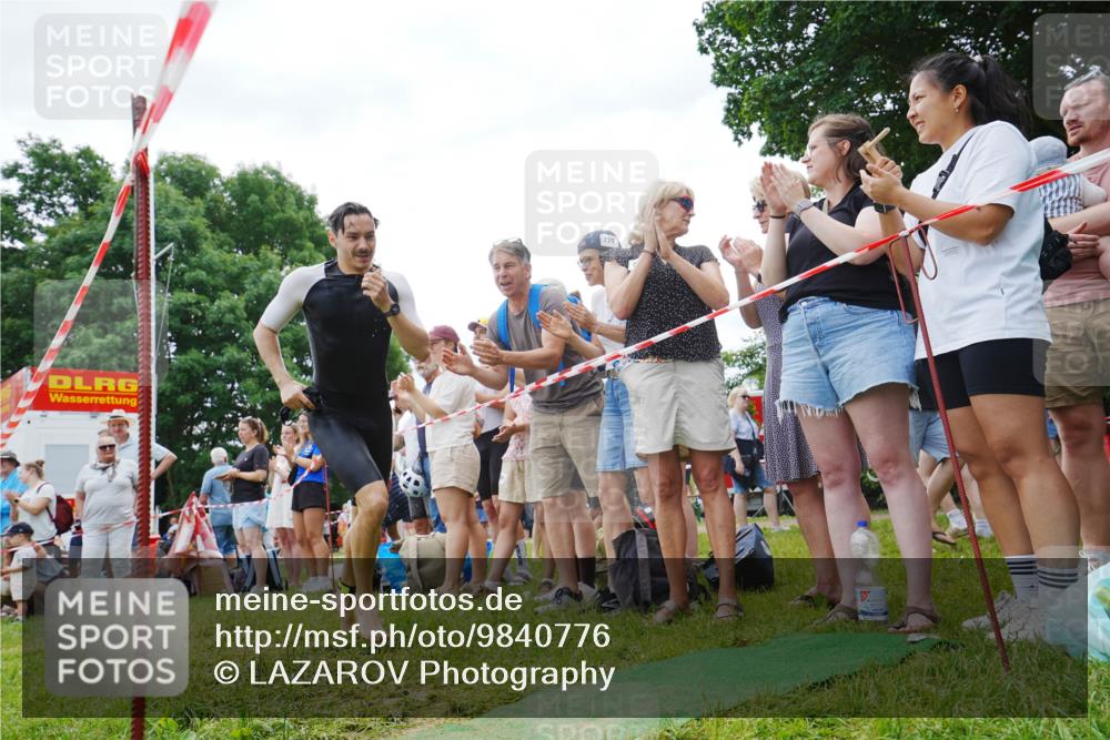 21.06.2026 - 29. Vierlanden-Triathlon LAZAROV Photography http://msf.ph/oto/9840776 21.06.2026 10:57:18 Schwimmen 701, 726, 740 meine-sportfotos.de