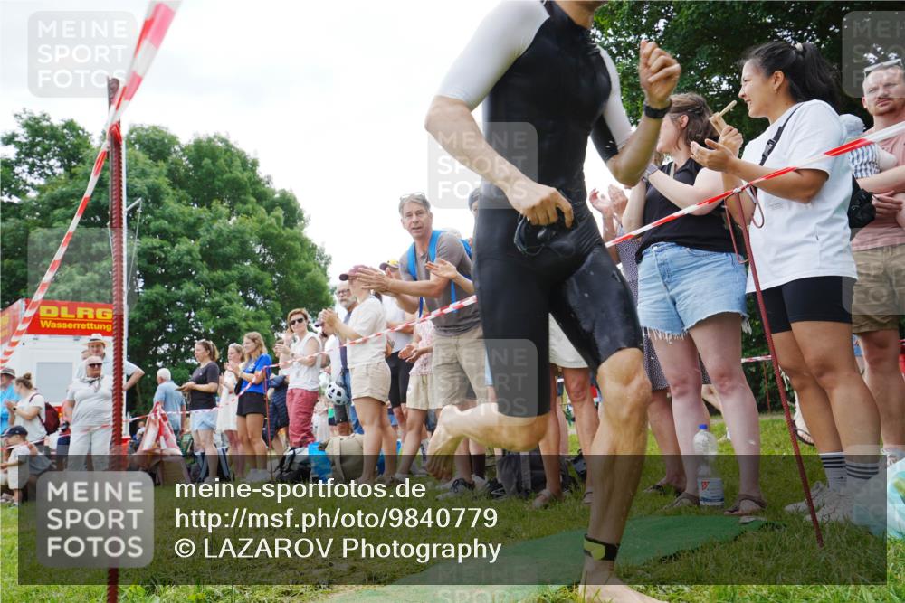 21.06.2026 - 29. Vierlanden-Triathlon LAZAROV Photography http://msf.ph/oto/9840779 21.06.2026 10:57:18 Schwimmen 701, 726, 740 meine-sportfotos.de