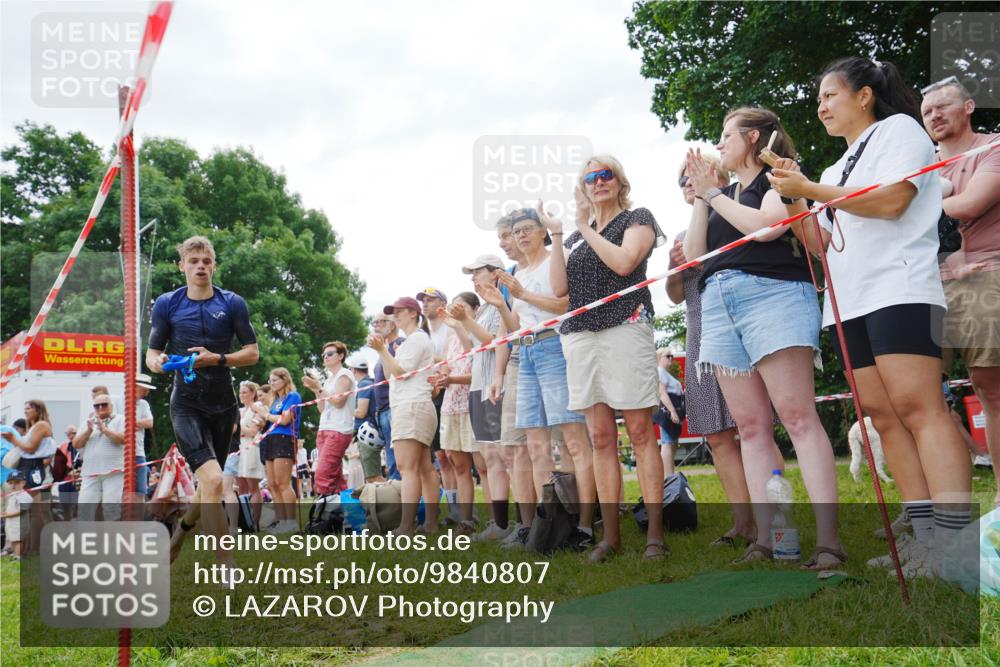 21.06.2026 - 29. Vierlanden-Triathlon LAZAROV Photography http://msf.ph/oto/9840807 21.06.2026 10:58:02 Schwimmen 650, 689 meine-sportfotos.de
