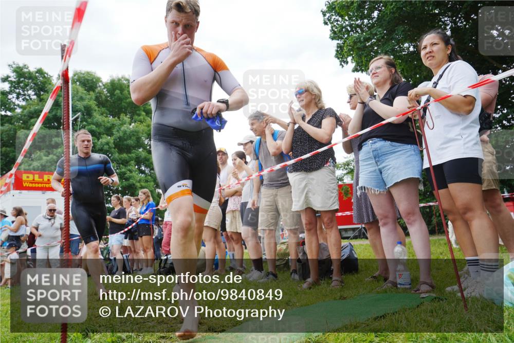 21.06.2026 - 29. Vierlanden-Triathlon LAZAROV Photography http://msf.ph/oto/9840849 21.06.2026 10:58:20 Schwimmen 668, 715, 719 meine-sportfotos.de