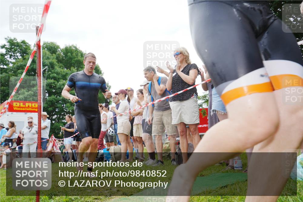 21.06.2026 - 29. Vierlanden-Triathlon LAZAROV Photography http://msf.ph/oto/9840852 21.06.2026 10:58:20 Schwimmen 668, 715, 719 meine-sportfotos.de