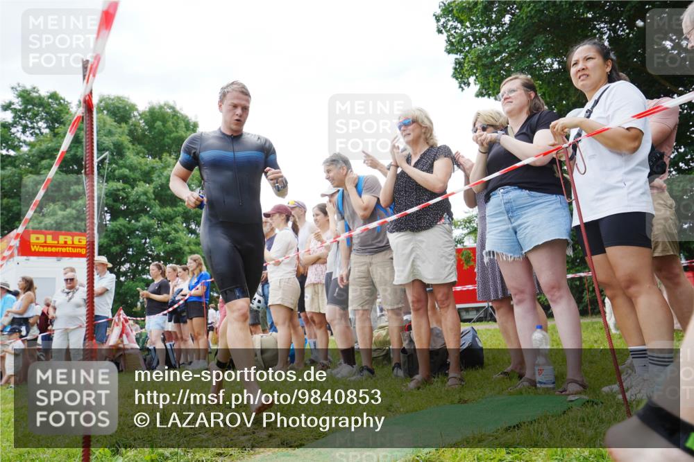 21.06.2026 - 29. Vierlanden-Triathlon LAZAROV Photography http://msf.ph/oto/9840853 21.06.2026 10:58:20 Schwimmen 668, 715, 719 meine-sportfotos.de