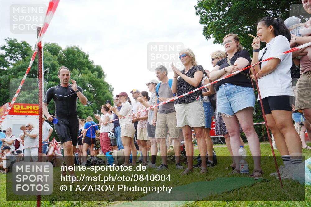 21.06.2026 - 29. Vierlanden-Triathlon LAZAROV Photography http://msf.ph/oto/9840904 21.06.2026 10:58:42 Schwimmen 675, 721 meine-sportfotos.de