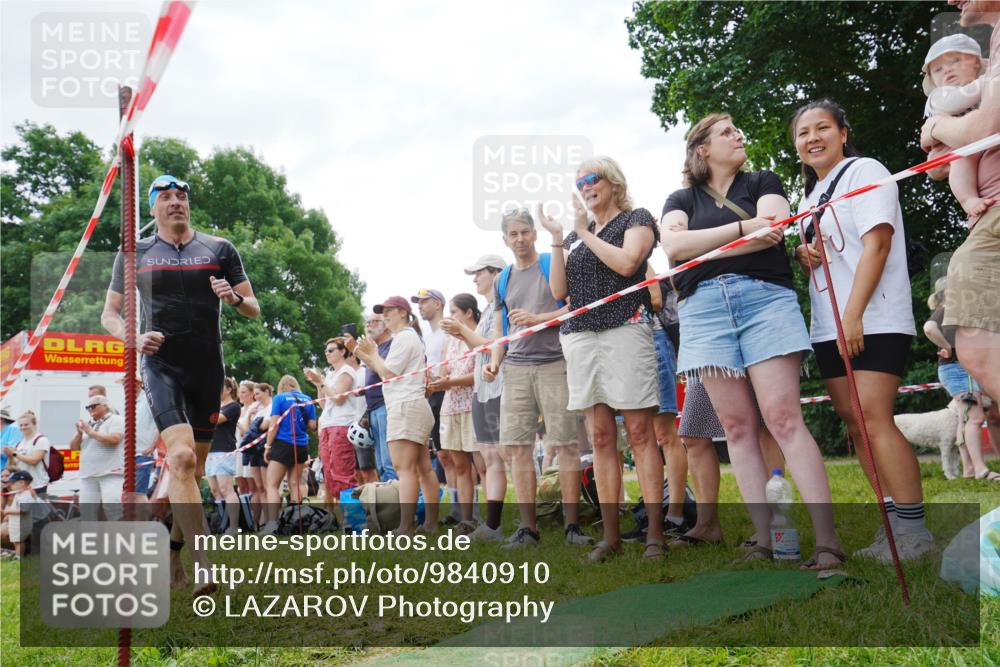 21.06.2026 - 29. Vierlanden-Triathlon LAZAROV Photography http://msf.ph/oto/9840910 21.06.2026 10:58:44 Schwimmen 630, 675, 721 meine-sportfotos.de