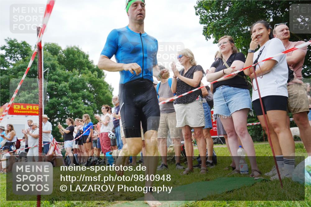 21.06.2026 - 29. Vierlanden-Triathlon LAZAROV Photography http://msf.ph/oto/9840948 21.06.2026 10:59:02 Schwimmen 653, 681 meine-sportfotos.de