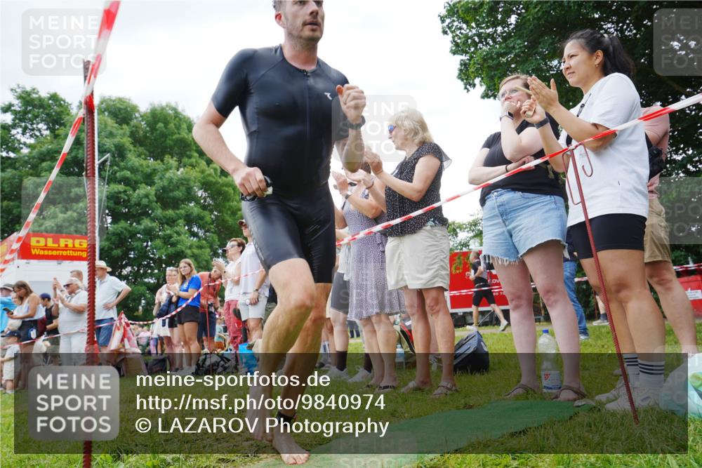 21.06.2026 - 29. Vierlanden-Triathlon LAZAROV Photography http://msf.ph/oto/9840974 21.06.2026 11:00:34 Schwimmen 696, 712 meine-sportfotos.de