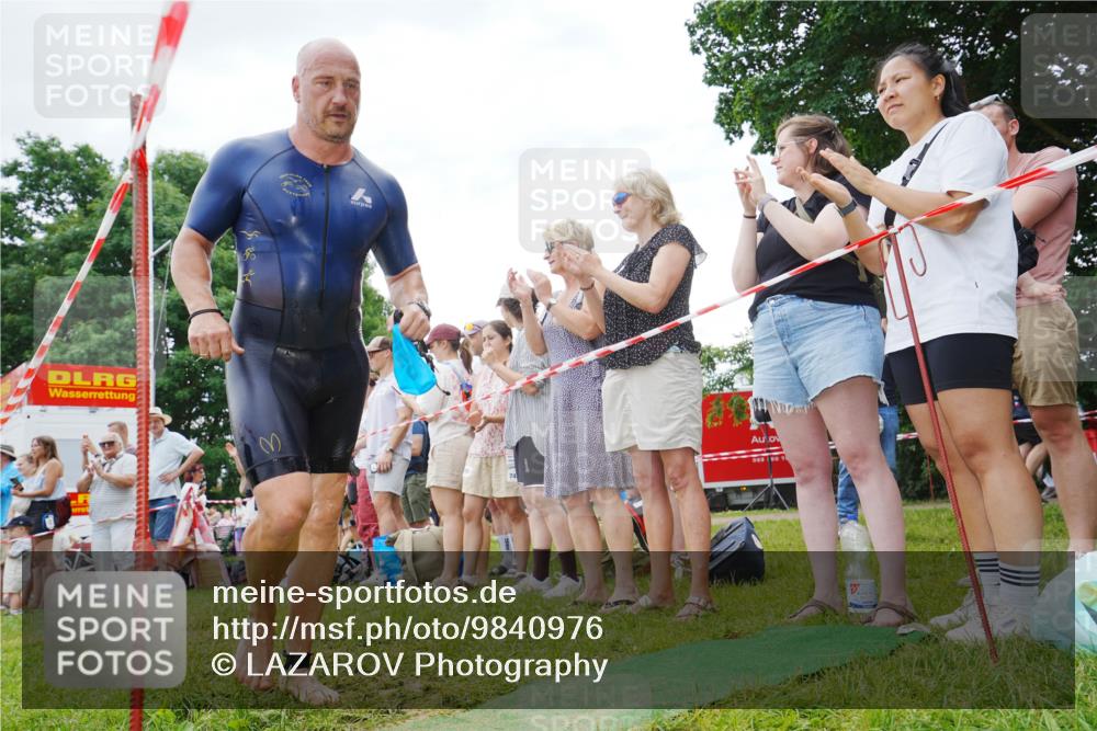 21.06.2026 - 29. Vierlanden-Triathlon LAZAROV Photography http://msf.ph/oto/9840976 21.06.2026 11:00:38 Schwimmen 696, 712 meine-sportfotos.de