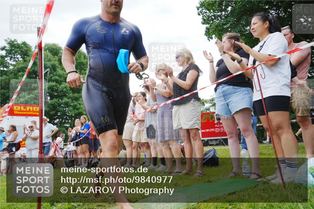 21.06.2026 - 29. Vierlanden-Triathlon LAZAROV Photography http://msf.ph/oto/9840977 21.06.2026 11:00:38 Schwimmen 696, 712 meine-sportfotos.de