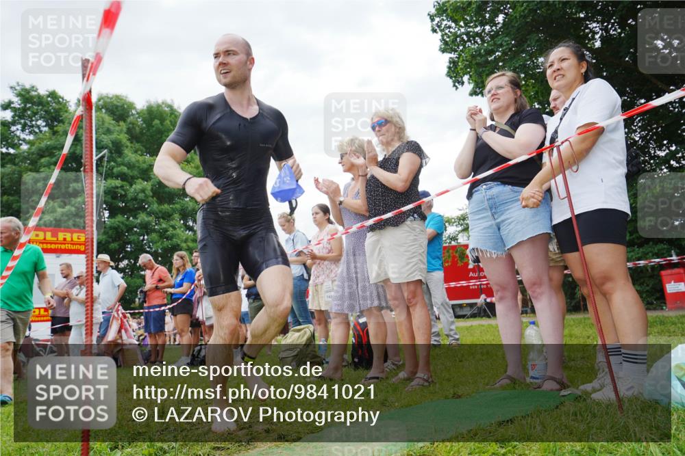 21.06.2026 - 29. Vierlanden-Triathlon LAZAROV Photography http://msf.ph/oto/9841021 21.06.2026 11:02:59 Schwimmen 659, 688, 720, 757 meine-sportfotos.de
