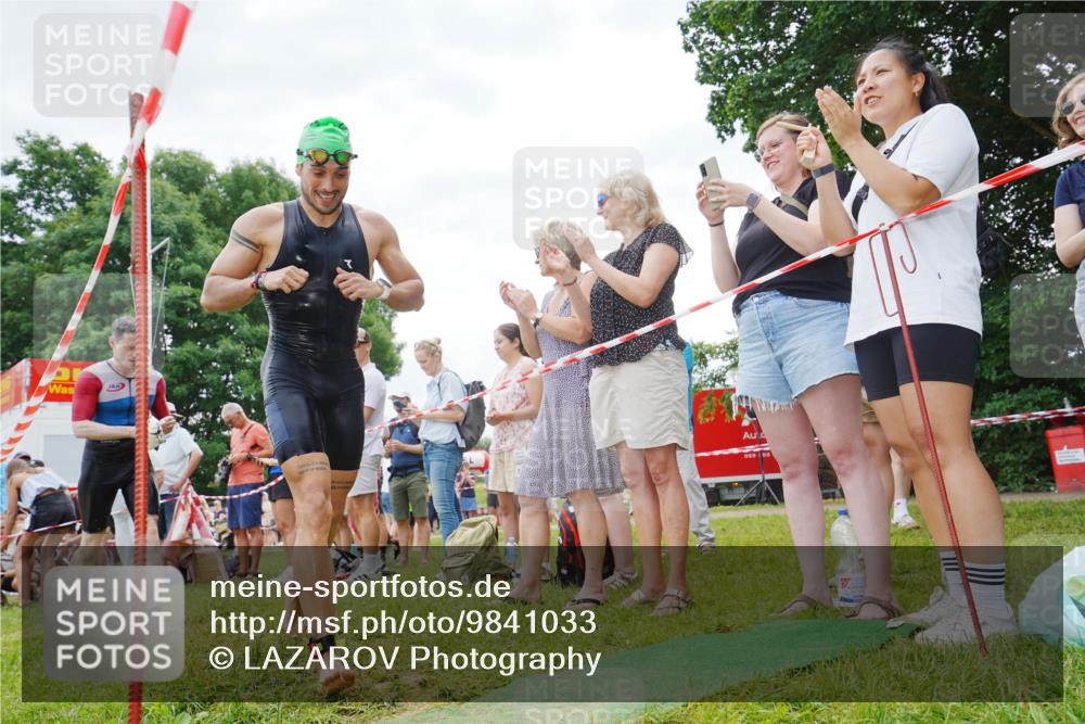 21.06.2026 - 29. Vierlanden-Triathlon LAZAROV Photography http://msf.ph/oto/9841033 21.06.2026 11:03:15 Schwimmen 703, 713 meine-sportfotos.de