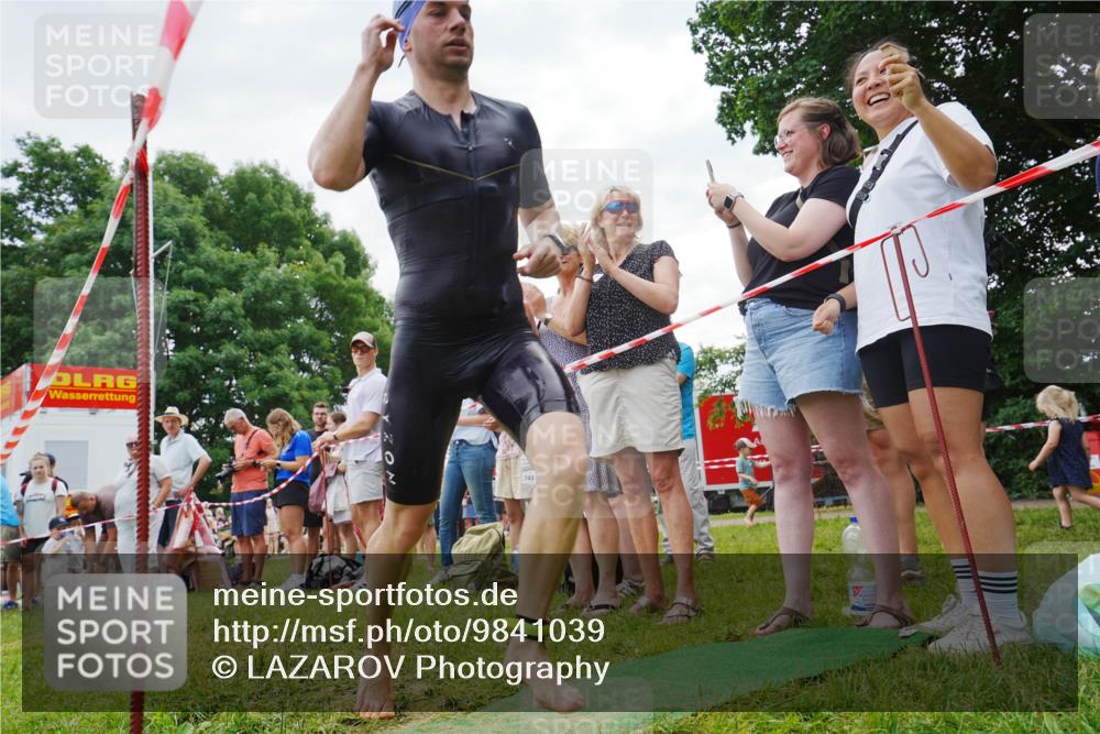 21.06.2026 - 29. Vierlanden-Triathlon LAZAROV Photography http://msf.ph/oto/9841039 21.06.2026 11:03:24 Schwimmen 695, 703, 713 meine-sportfotos.de