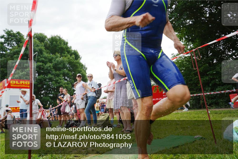 21.06.2026 - 29. Vierlanden-Triathlon LAZAROV Photography http://msf.ph/oto/9841055 21.06.2026 11:04:54 Schwimmen 733, 822 meine-sportfotos.de