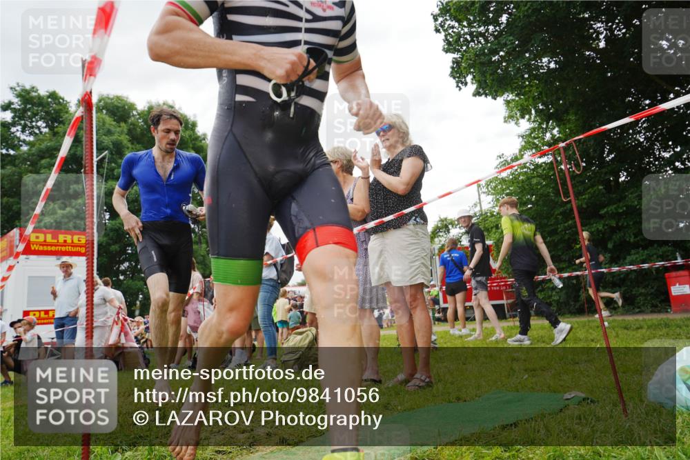 21.06.2026 - 29. Vierlanden-Triathlon LAZAROV Photography http://msf.ph/oto/9841056 21.06.2026 11:05:28 Schwimmen 680, 787, 820 meine-sportfotos.de