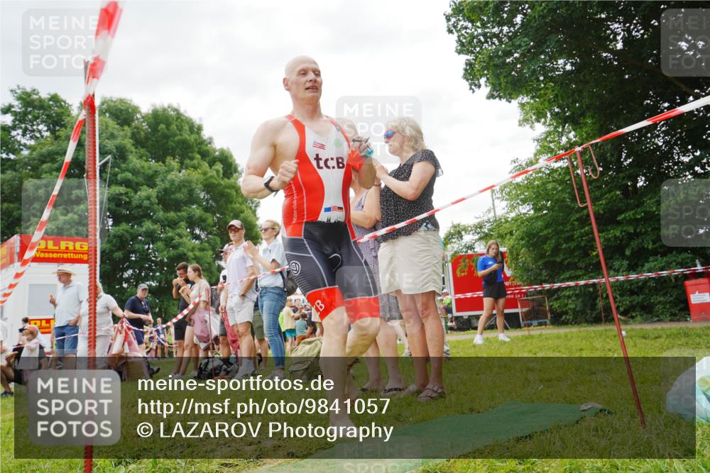 21.06.2026 - 29. Vierlanden-Triathlon LAZAROV Photography http://msf.ph/oto/9841057 21.06.2026 11:05:31 Schwimmen 633, 680, 787, 820 meine-sportfotos.de