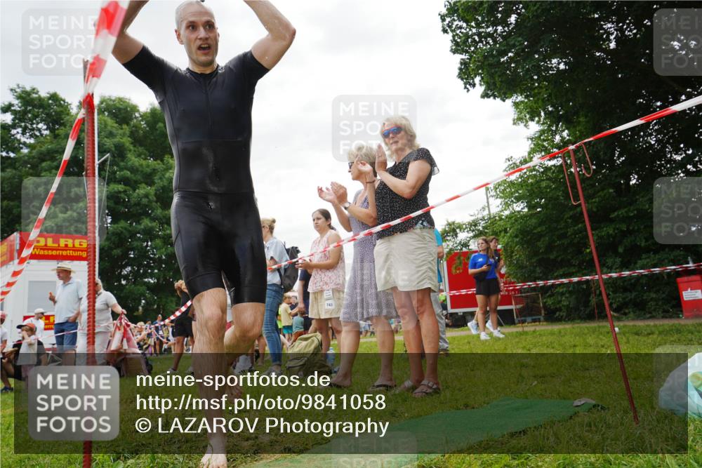 21.06.2026 - 29. Vierlanden-Triathlon LAZAROV Photography http://msf.ph/oto/9841058 21.06.2026 11:05:35 Schwimmen 633, 680, 787, 820 meine-sportfotos.de