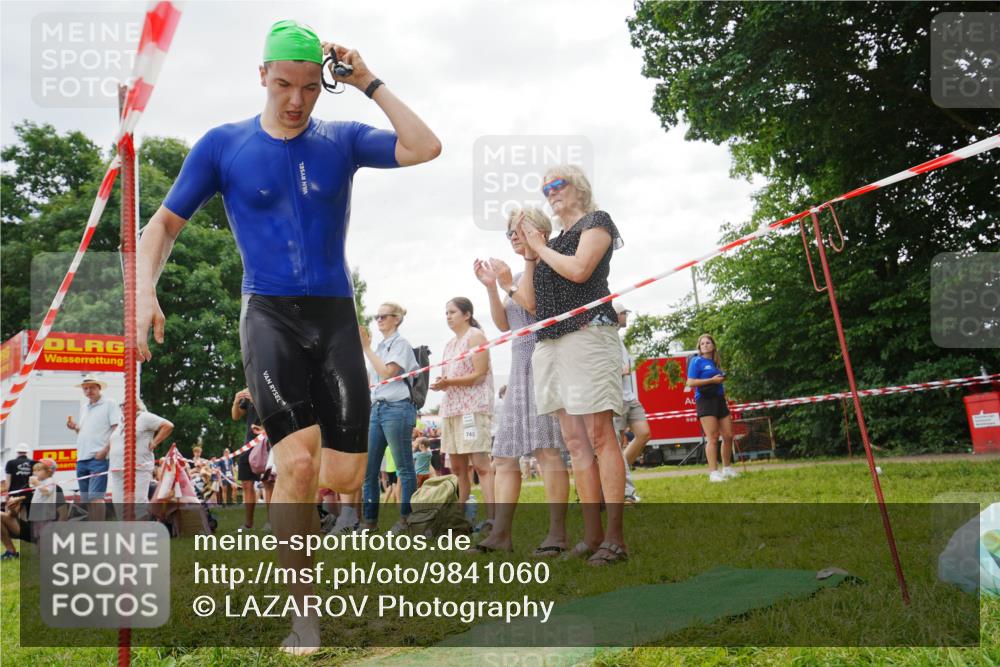 21.06.2026 - 29. Vierlanden-Triathlon LAZAROV Photography http://msf.ph/oto/9841060 21.06.2026 11:05:46 Schwimmen 648, 744 meine-sportfotos.de