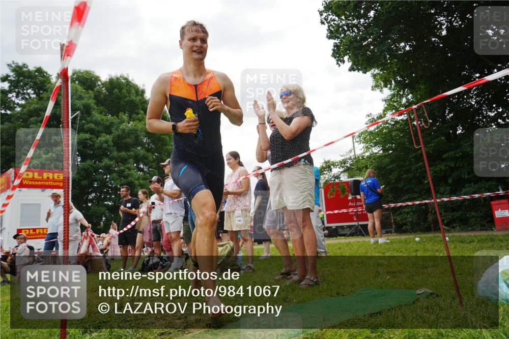 21.06.2026 - 29. Vierlanden-Triathlon LAZAROV Photography http://msf.ph/oto/9841067 21.06.2026 11:06:45 Schwimmen 664, 737 meine-sportfotos.de
