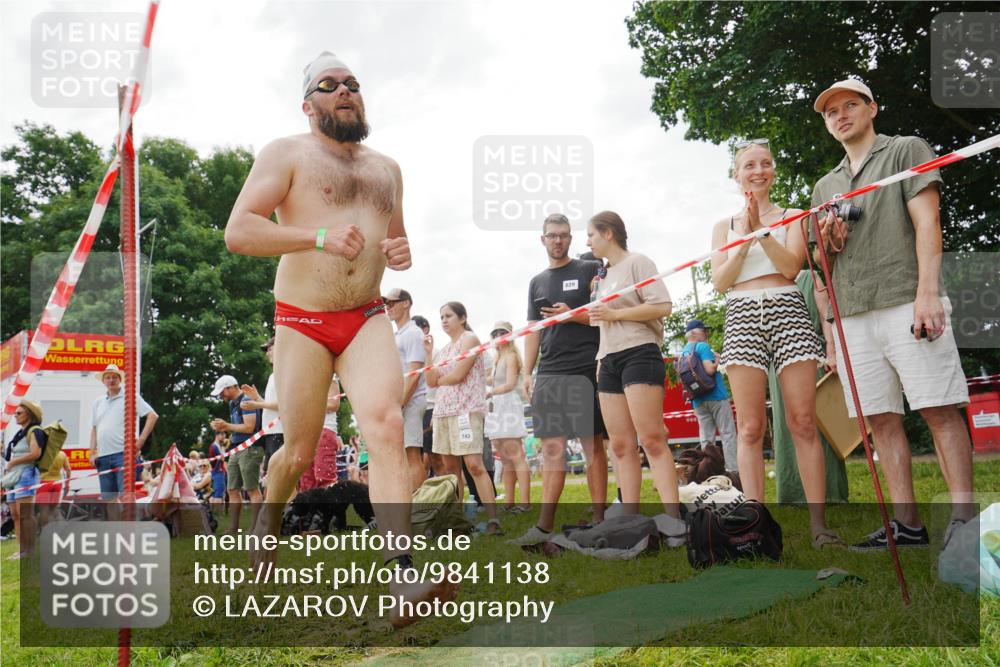 21.06.2026 - 29. Vierlanden-Triathlon LAZAROV Photography http://msf.ph/oto/9841138 21.06.2026 11:16:58 Schwimmen 845, 896 meine-sportfotos.de