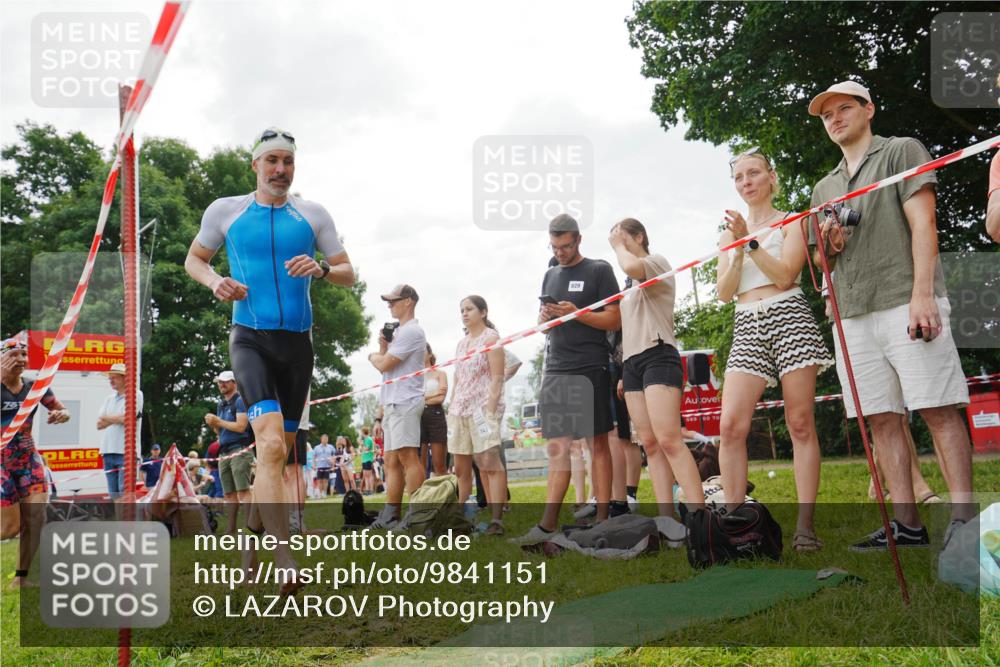 21.06.2026 - 29. Vierlanden-Triathlon LAZAROV Photography http://msf.ph/oto/9841151 21.06.2026 11:19:09 Schwimmen 776, 828, 835 meine-sportfotos.de