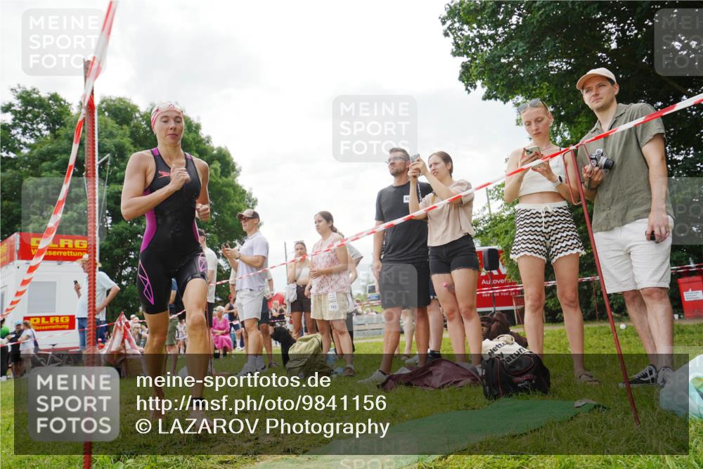 21.06.2026 - 29. Vierlanden-Triathlon LAZAROV Photography http://msf.ph/oto/9841156 21.06.2026 11:20:07 Schwimmen 827, 901 meine-sportfotos.de
