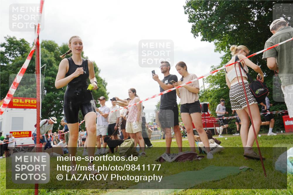 21.06.2026 - 29. Vierlanden-Triathlon LAZAROV Photography http://msf.ph/oto/9841177 21.06.2026 11:22:50 Schwimmen 878, 885 meine-sportfotos.de