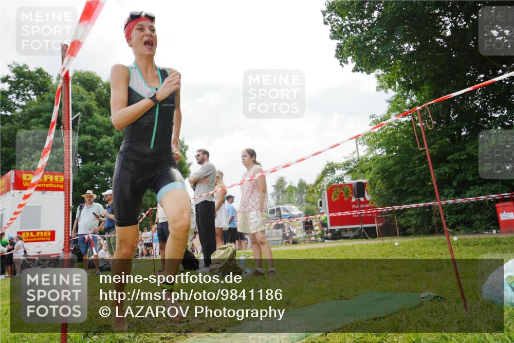 21.06.2026 - 29. Vierlanden-Triathlon LAZAROV Photography http://msf.ph/oto/9841186 21.06.2026 11:24:10 Schwimmen 865, 890 meine-sportfotos.de