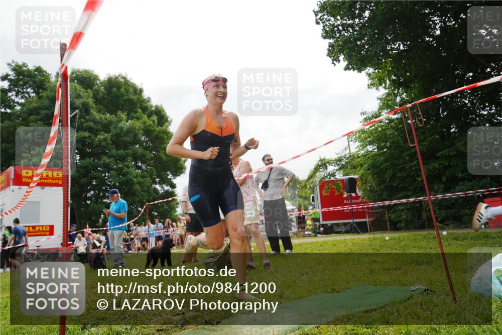 21.06.2026 - 29. Vierlanden-Triathlon LAZAROV Photography http://msf.ph/oto/9841200 21.06.2026 11:25:32 Schwimmen 881, 889 meine-sportfotos.de