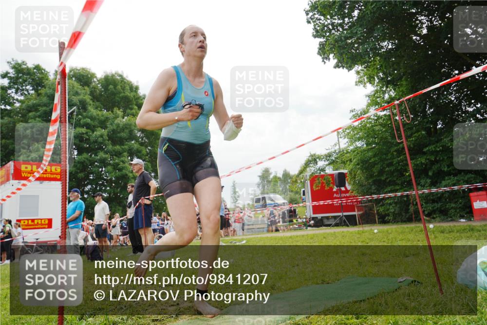 21.06.2026 - 29. Vierlanden-Triathlon LAZAROV Photography http://msf.ph/oto/9841207 21.06.2026 11:26:42 Schwimmen 833 meine-sportfotos.de