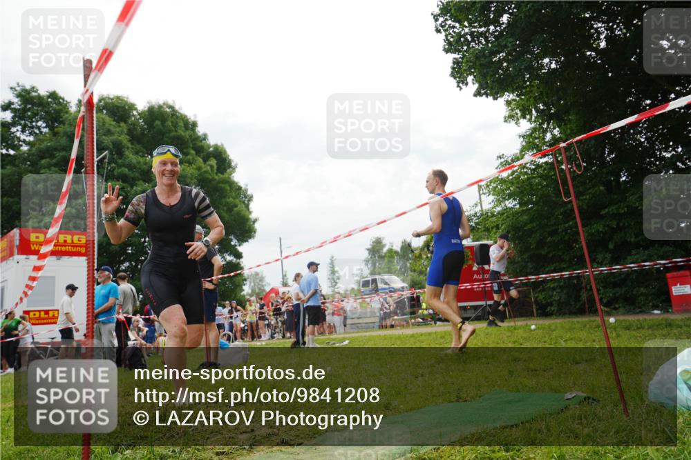 21.06.2026 - 29. Vierlanden-Triathlon LAZAROV Photography http://msf.ph/oto/9841208 21.06.2026 11:26:49 Schwimmen 833, 855 meine-sportfotos.de