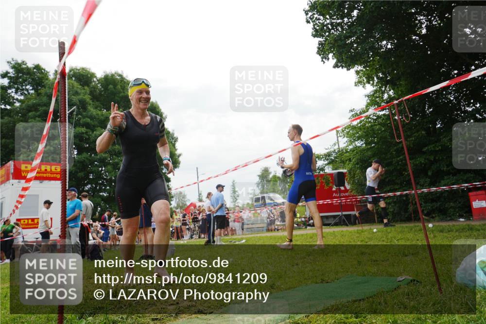 21.06.2026 - 29. Vierlanden-Triathlon LAZAROV Photography http://msf.ph/oto/9841209 21.06.2026 11:26:50 Schwimmen 833, 855 meine-sportfotos.de