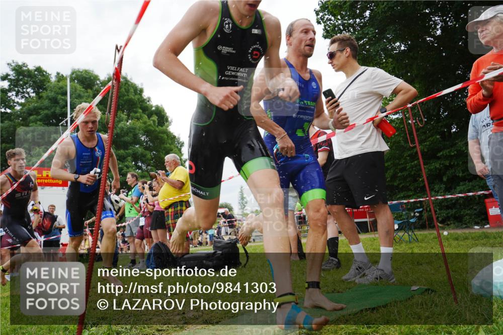 21.06.2026 - 29. Vierlanden-Triathlon LAZAROV Photography http://msf.ph/oto/9841303 21.06.2026 12:02:38 Schwimmen 908, 912, 923, 925, 933, 938, 943, 962, 967, 969 meine-sportfotos.de