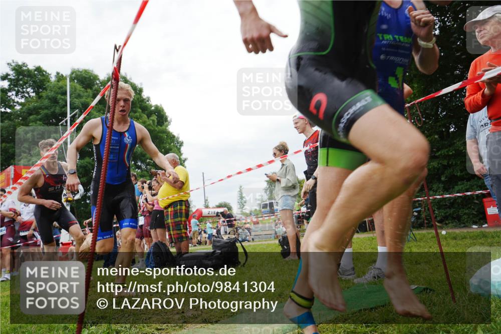 21.06.2026 - 29. Vierlanden-Triathlon LAZAROV Photography http://msf.ph/oto/9841304 21.06.2026 12:02:38 Schwimmen 908, 912, 923, 925, 933, 938, 943, 962, 967, 969 meine-sportfotos.de