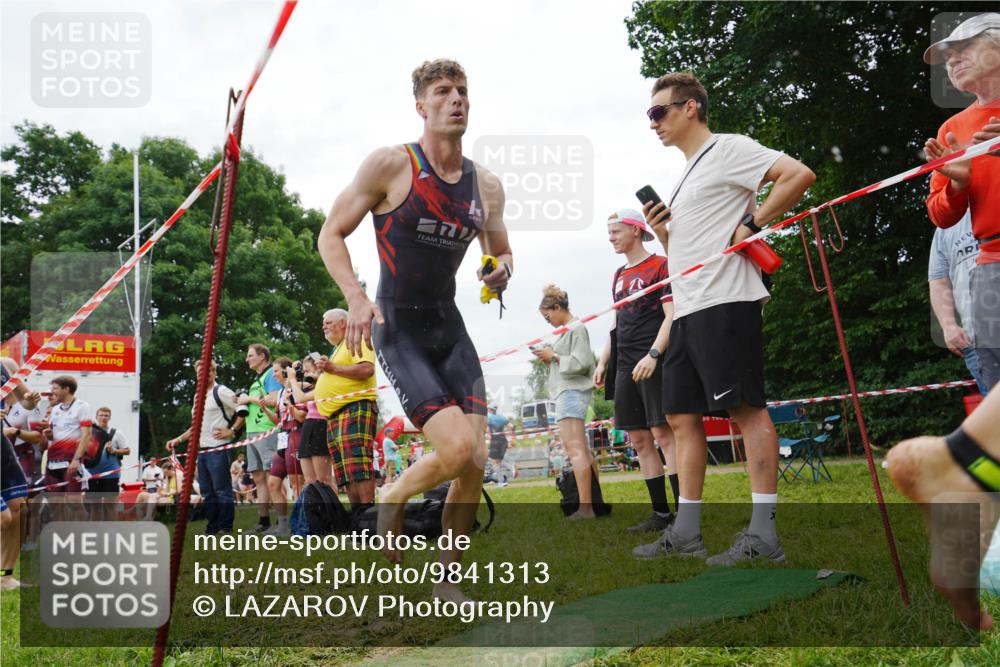 21.06.2026 - 29. Vierlanden-Triathlon LAZAROV Photography http://msf.ph/oto/9841313 21.06.2026 12:02:39 Schwimmen 908, 912, 923, 925, 933, 938, 943, 945, 962, 969 meine-sportfotos.de