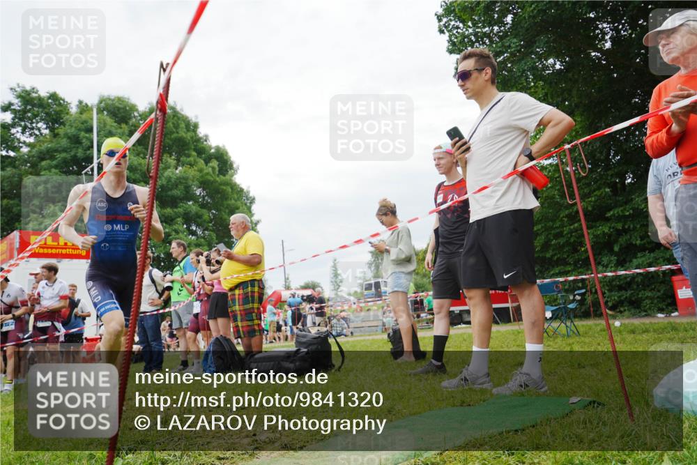 21.06.2026 - 29. Vierlanden-Triathlon LAZAROV Photography http://msf.ph/oto/9841320 21.06.2026 12:02:39 Schwimmen 908, 912, 923, 925, 933, 938, 943, 945, 962, 969 meine-sportfotos.de