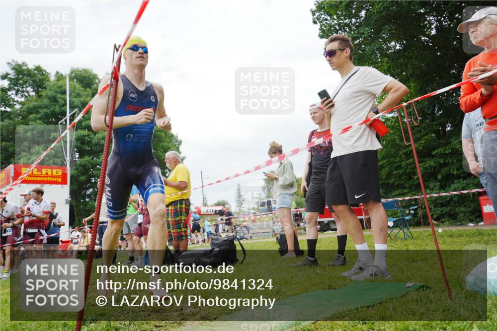 21.06.2026 - 29. Vierlanden-Triathlon LAZAROV Photography http://msf.ph/oto/9841324 21.06.2026 12:02:40 Schwimmen 908, 912, 923, 925, 933, 938, 943, 945, 962, 969 meine-sportfotos.de