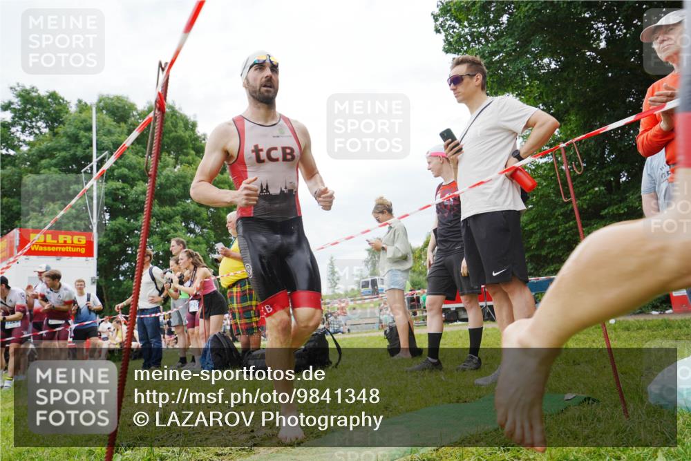 21.06.2026 - 29. Vierlanden-Triathlon LAZAROV Photography http://msf.ph/oto/9841348 21.06.2026 12:02:43 Schwimmen 908, 912, 921, 923, 933, 938, 943, 945, 962, 969, 977 meine-sportfotos.de