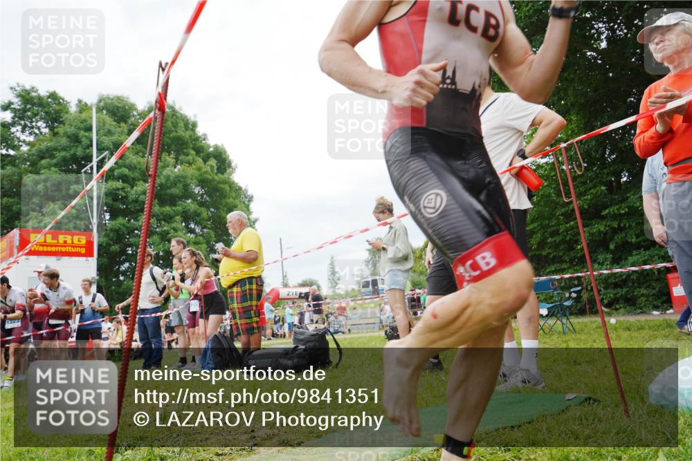 21.06.2026 - 29. Vierlanden-Triathlon LAZAROV Photography http://msf.ph/oto/9841351 21.06.2026 12:02:43 Schwimmen 908, 912, 921, 923, 933, 938, 943, 945, 962, 969, 977 meine-sportfotos.de