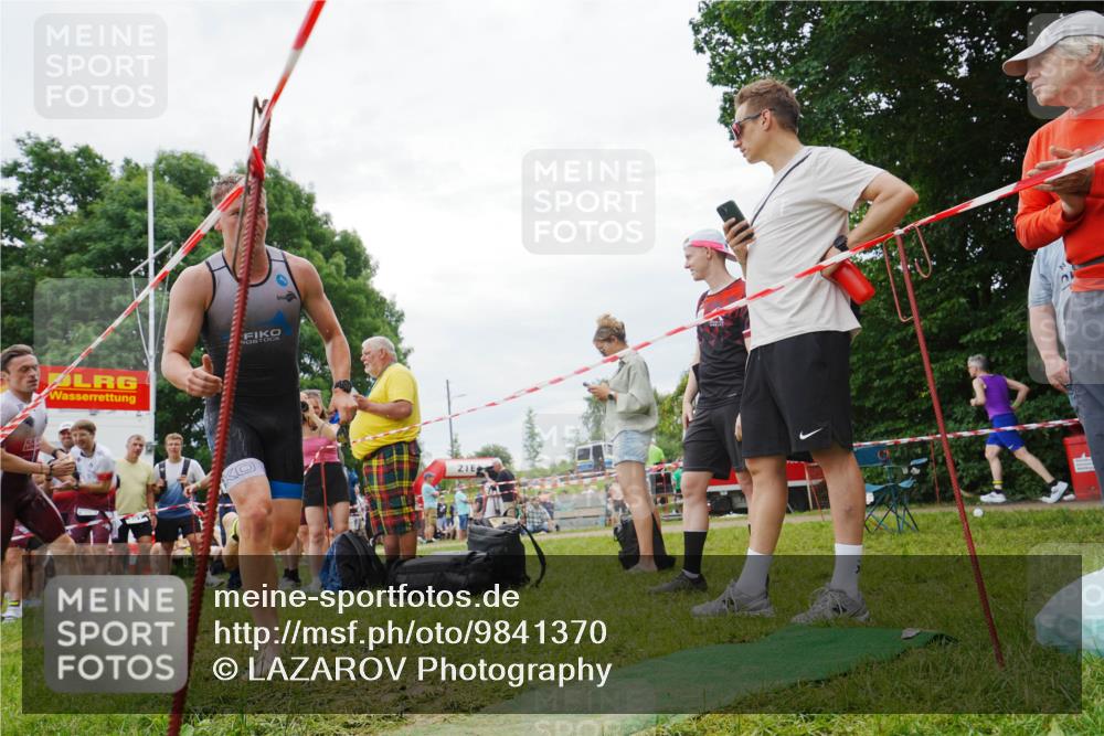 21.06.2026 - 29. Vierlanden-Triathlon LAZAROV Photography http://msf.ph/oto/9841370 21.06.2026 12:02:45 Schwimmen 908, 921, 923, 933, 943, 945, 960, 962, 969, 977 meine-sportfotos.de