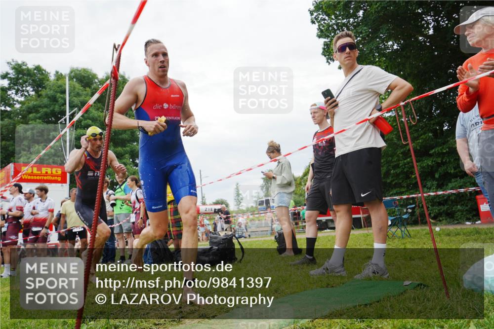 21.06.2026 - 29. Vierlanden-Triathlon LAZAROV Photography http://msf.ph/oto/9841397 21.06.2026 12:02:49 Schwimmen 921, 926, 943, 945, 960, 977 meine-sportfotos.de