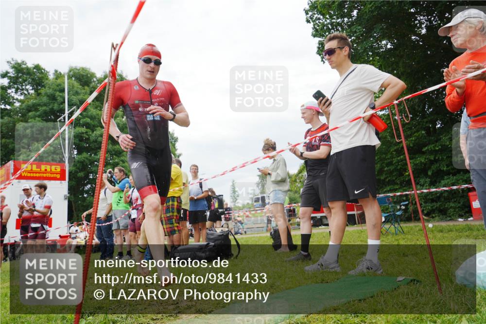 21.06.2026 - 29. Vierlanden-Triathlon LAZAROV Photography http://msf.ph/oto/9841433 21.06.2026 12:03:15 Schwimmen 973, 980 meine-sportfotos.de