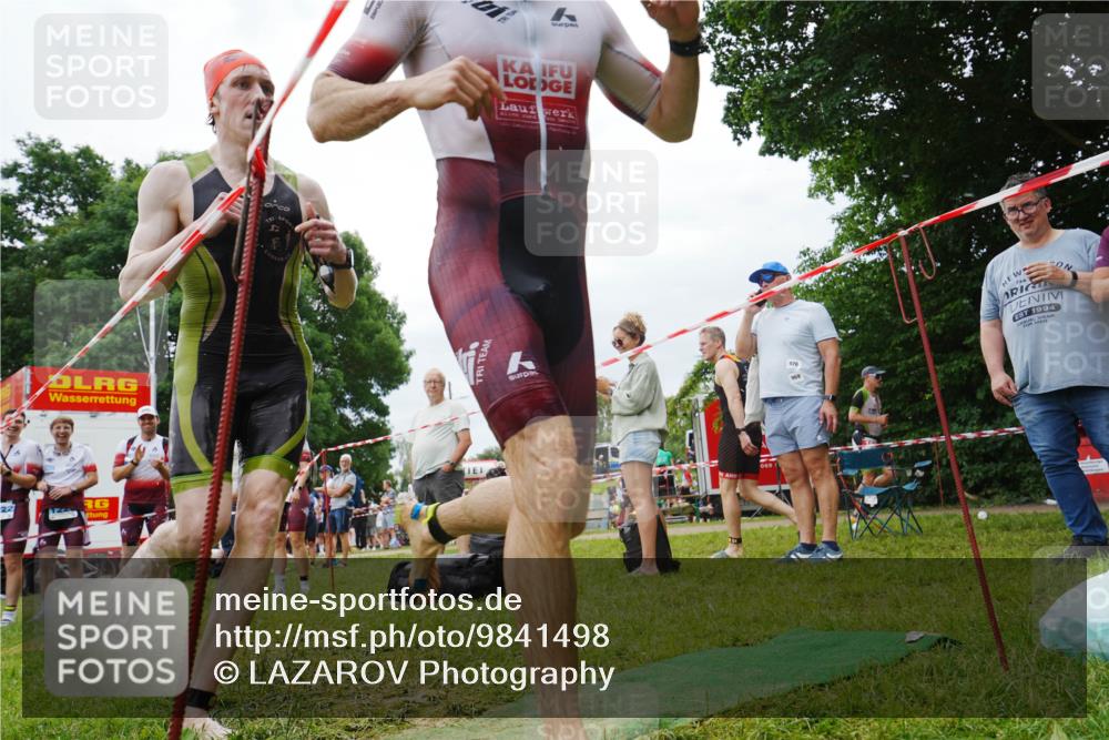 21.06.2026 - 29. Vierlanden-Triathlon LAZAROV Photography http://msf.ph/oto/9841498 21.06.2026 12:05:51 Schwimmen 968, 979 meine-sportfotos.de