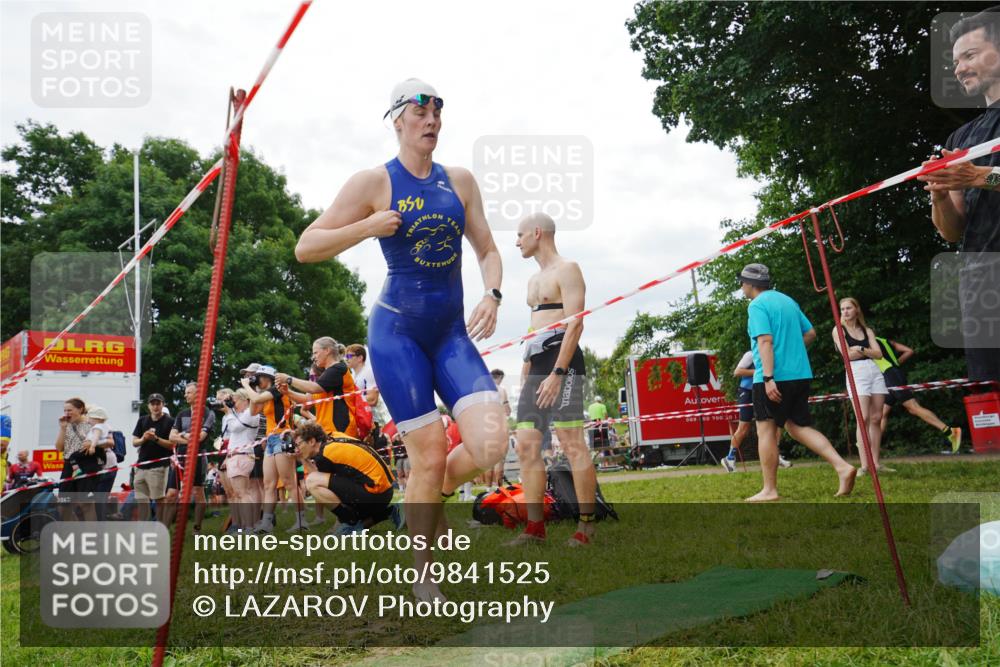 21.06.2026 - 29. Vierlanden-Triathlon LAZAROV Photography http://msf.ph/oto/9841525 21.06.2026 12:27:08 Schwimmen 983, 995, 1008, 1011 meine-sportfotos.de