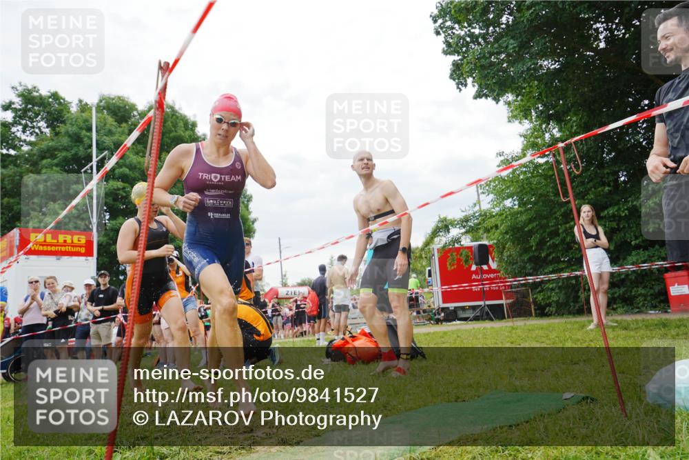 21.06.2026 - 29. Vierlanden-Triathlon LAZAROV Photography http://msf.ph/oto/9841527 21.06.2026 12:27:10 Schwimmen 983, 995, 1008, 1011 meine-sportfotos.de