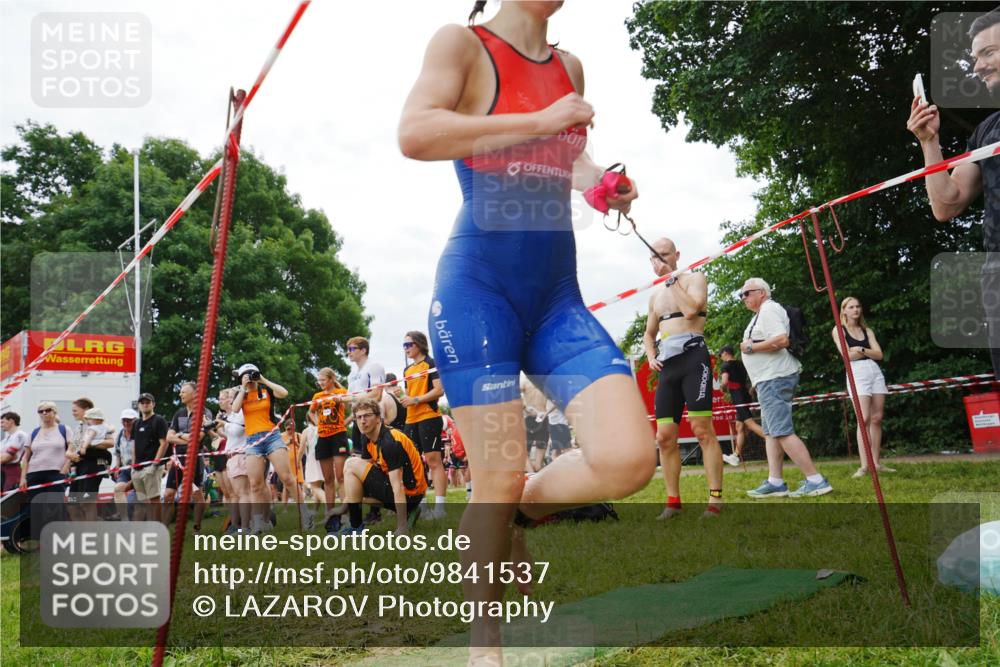 21.06.2026 - 29. Vierlanden-Triathlon LAZAROV Photography http://msf.ph/oto/9841537 21.06.2026 12:27:36 Schwimmen 996, 998, 1001, 1002, 1003, 1014 meine-sportfotos.de