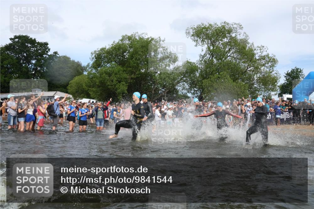 21.06.2026 - Viking Triathlon Michael Strokosch http://msf.ph/oto/9841544 21.06.2026 10:00:53 Schwimmen 27, 42, 46, 74, 98, 119, 176, 218, 371, 426, 441, 454, 466, 565, 569, 640, 643 meine-sportfotos.de